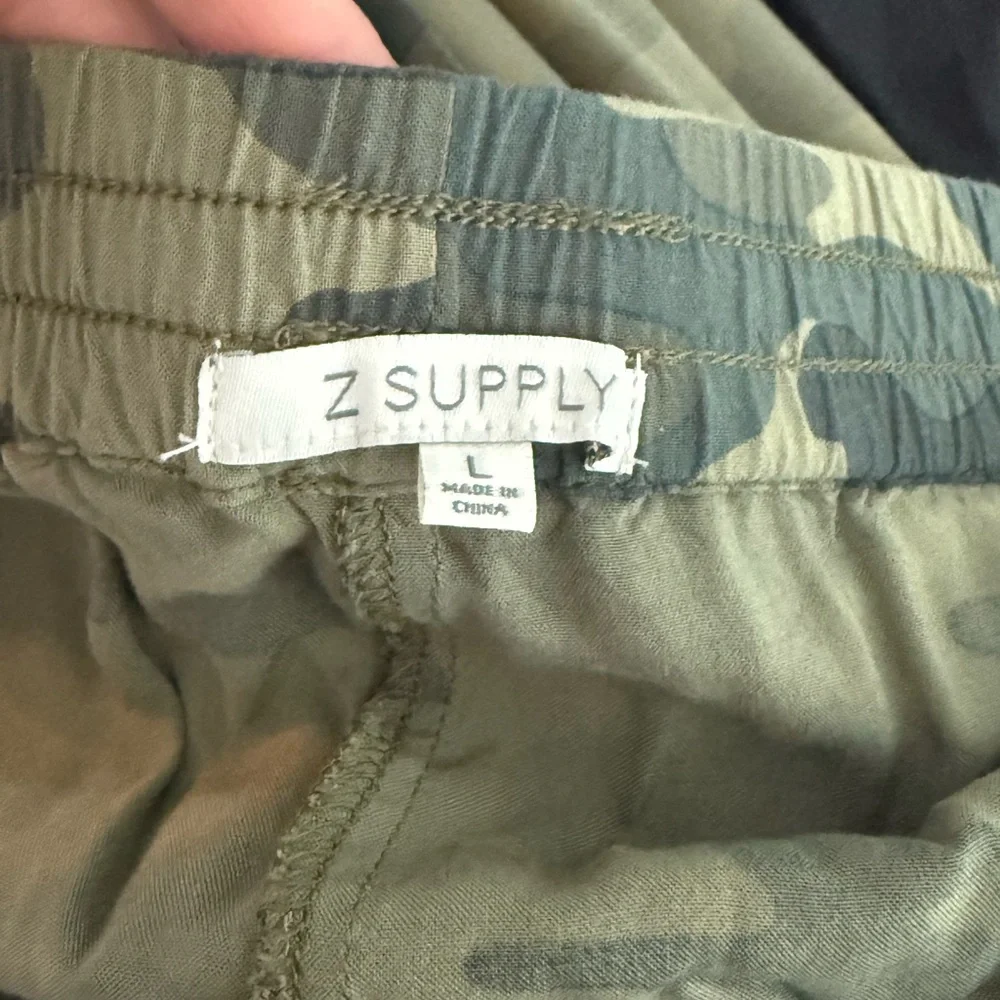Z Supply Camo Matching Set 🌿 (Top M / Shorts L) - Picture 8 of 9